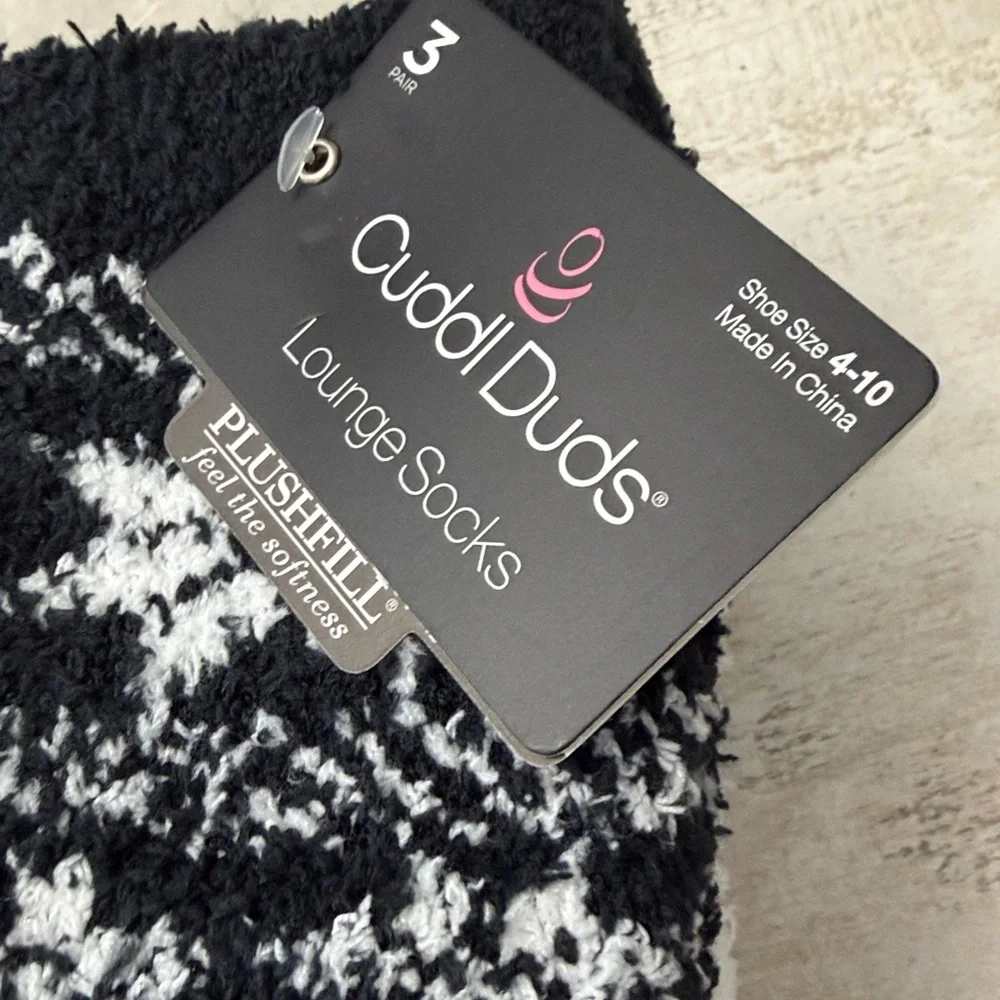 Cuddl Duds Black and White Lounge Socks. 3 pair